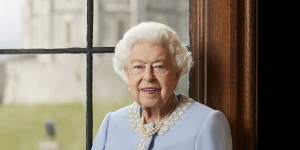 This is the official Platinum Jubilee portrait of the Queen,released on June 2. 