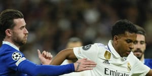 Benzema strikes,Chilwell sees red as Madrid take control in Champions League