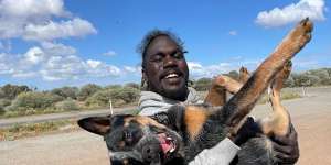 After quitting football last year,Anthony McDonald-Tipungwuti took his dog Drover and travelled to remote parts of Australia,but now he’s back playing the game he loves. 