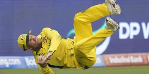 David Warner takes a spectacular catch to get Sri Lanka’s Kusal Mendis
