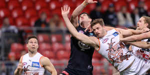 Kieren Briggs of the Giants attempts to mark at Giants Stadium.