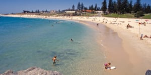 Make the most of Perth’s spectaculr beaches,like Cottesloe,in summer.