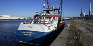 France detains British fishing boat,London to summon French ambassador