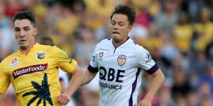 Fabio Ferreira brace helps Central Coast Mariners to entertaining win against Perth Glory