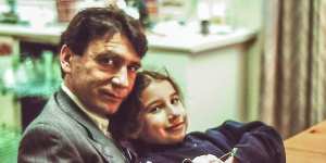 Jacob Goldstein with his daughter Elissa Goldstein in 1992.