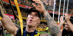 Dustin Martin celebrates the Tigers'premiership.