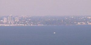 A smoke alert has been issued from the Perth CBD to Mandurah and the adjoining areas of the Perth Hills and Peel due to prescribed burns.
