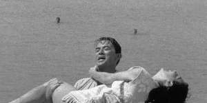 Gregory Peck and Ava Gardner on Frankston beach.