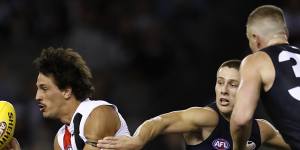 Ben Long gets the ball away for the Saints at Marvel Stadium in the AFL’s first Community Series match on Thursday night.