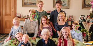 The portrait appears to show several inconsistencies,including a vertical inconsistency on Queen Elizabeth’s skirt;dark shadows next to the heads of Prince Louis and Prince George;and signs of digital repetition of Mia Tindall’s hair.