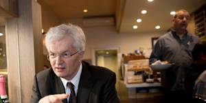 Long-time University of Melbourne head Glyn Davis has been appointed secretary of the Department of Prime Minister and Cabinet.