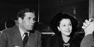 Sir Laurence Olivier and Lady Olivier at Romano's restaurant.