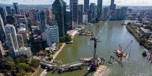 Progress on the Kangaroo Point Green Bridge as of September 2023,with more than half of the span laid. The cost has increased by $99 million to $299 million.