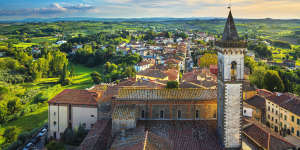 Vinci:If you wanted to create an archetypal Tuscan town,this is what it would look like.