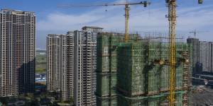 Borrowers for incomplete apartment developments in China are refusing to make payments on their debts,exacerbating the existing crisis within China’s vital property sector.