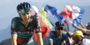 A crash derailed Australian Jai Hindley’s chance of a podium finish in his debut Tour de France.