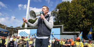 BlueScope steel workers begin strikes over wages