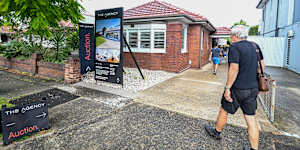 Home borrowers can get offers to refinance,but may not end up ahead.