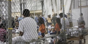 Lawmakers decry lockups for ill,vulnerable migrant children