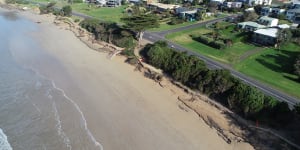 Beachgoers keep high eye on Victoria's changing coastline