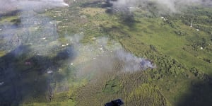 Roaring like jet engines,new crack opens at Hawaii volcano