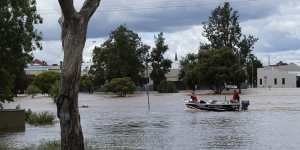 As it happened:Eugowra locals mourn resident found dead after dangerous floodwaters envelop Central West;two people missing as Lachlan River set to peak