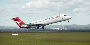 Qantas will replace its Boeing 717s with Airbus A220s.