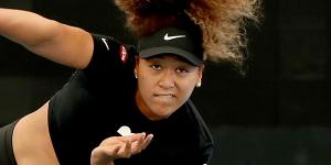 Naomi Osaka serves against Serena Williams in their Adelaide practice match.