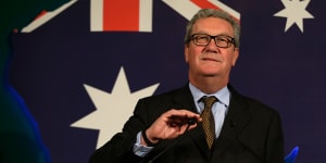 Alexander Downer reportedly met with Trump aide George Papadopoulos over drinks in London.