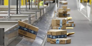 Amazon gains ground on supermarket giants thanks to cash crunch