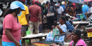 Vendors struggle to sell fish at a market in Negombo,Sri Lanka,last week.