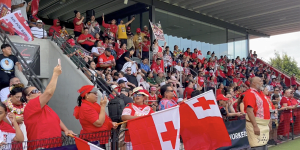 Tongan fans sing Himi #114 at training session