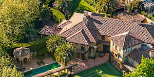 2 Towers Road,Toorak VIC 3142.