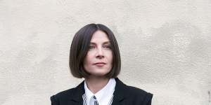 Classic campus novels,such as ‘The Secret History’ by Donna Tartt,were a stepping stone.