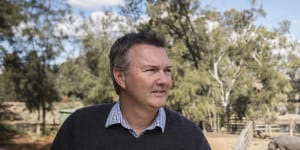 Steve Hinks,director of the Taronga Western Plains Zoo,said with the drought it's even more important that cityfolks make their holiday treks inland.