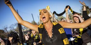 Punt Road a seething mass of...'yellow and black!'