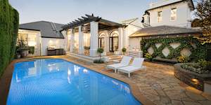 Billionaire Alex Birkenstock,heir of German cult sandal brand Birkenstock,has emerged as the cash buyer of an $8 million mansion in Melbourne’s Brighton.