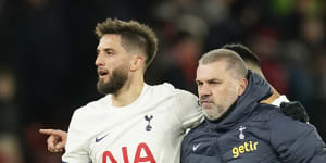 Old Trafford holds no fear as Postecoglou’s Tottenham fight back twice