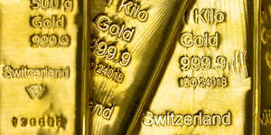 One kilogram and five hundred gram gold bars at Gold Investments Ltd. bullion dealers arranged in London,UK,on Thursday,April 3,2025. Gold retreated on Thursday,after notching its latest record,after President Donald Trump triggered tumult on global markets with sweeping “reciprocal” tariffs. Photographer:Chris Ratcliffe/Bloomberg