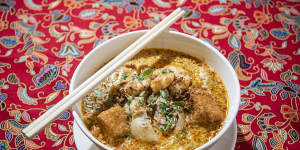 Laksa Singapura with prawn,chicken and mixed noodles at Temasek.