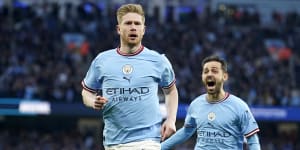 Kevin De Bruyne celebrates his opener at the Etihad Stadium.