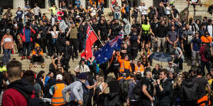 Anti-vaxxers and well-known members of the far-right joined unionists protesting against mandatory vaccination at the Shrine of Remembrance.