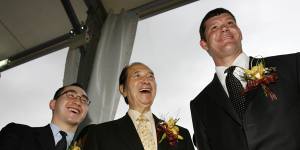 Stanley Ho (centre) with his son Lawrence Ho (left) and James Packer in 2006. 