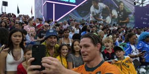 Michael Hooper takes a selfie with fans at the end of the men’s third place match between Australia and Ireland. 