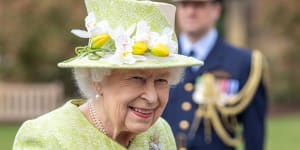 The Queen met serving members of the Royal Australian Air Force stationed in Britain.