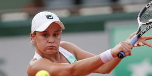 Barty romps through Nottingham opener