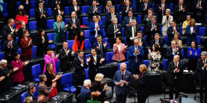 Charles lauds German support for Ukraine in bilingual Bundestag speech