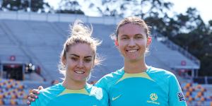 Carpenter and Hunt at Matildas training before the World Cup quarter-final.