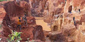 Aurum Resources’ Boundiali project includes impressive areas of historic and ongoing artisanal near-surface,open pit gold mining which serve as strong evidence of gold anomalism along some of the major structural trends.