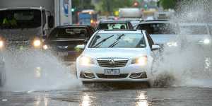 ‘Loitering low’ expected to drift south bringing Sunday storms to Brisbane